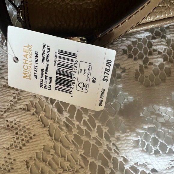Michael Kors NWT Pebbled Leather Wristlet in Brown